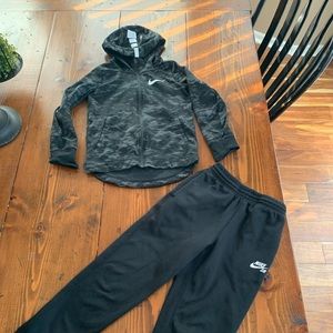 Nike Boys Outfit Size M 8-10